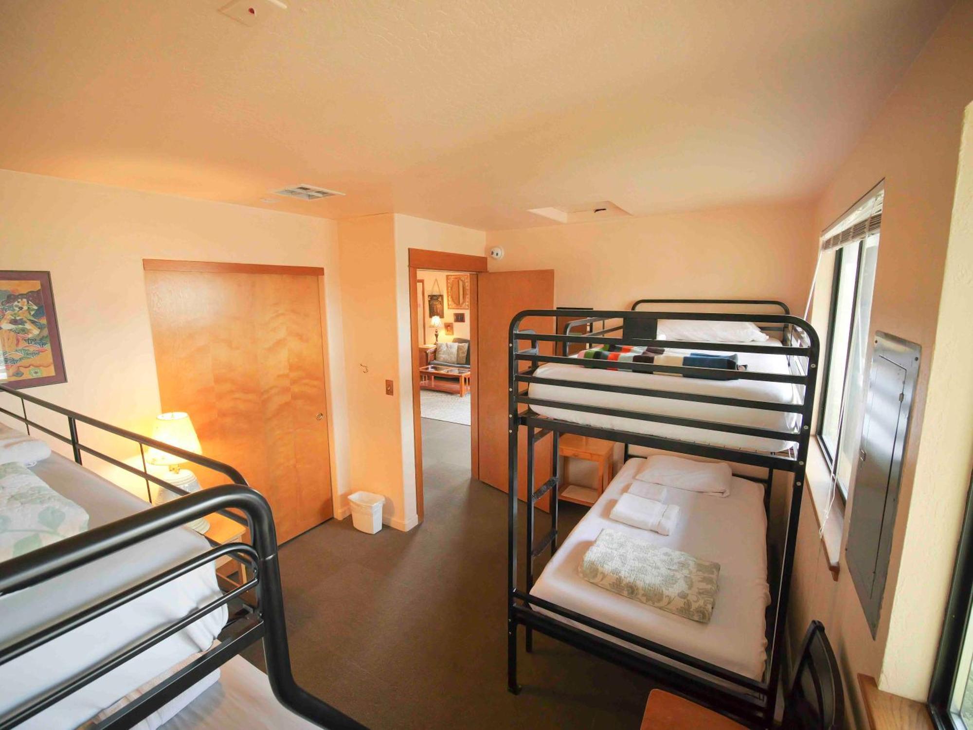 Ashland Commons Hostel Bagian luar foto