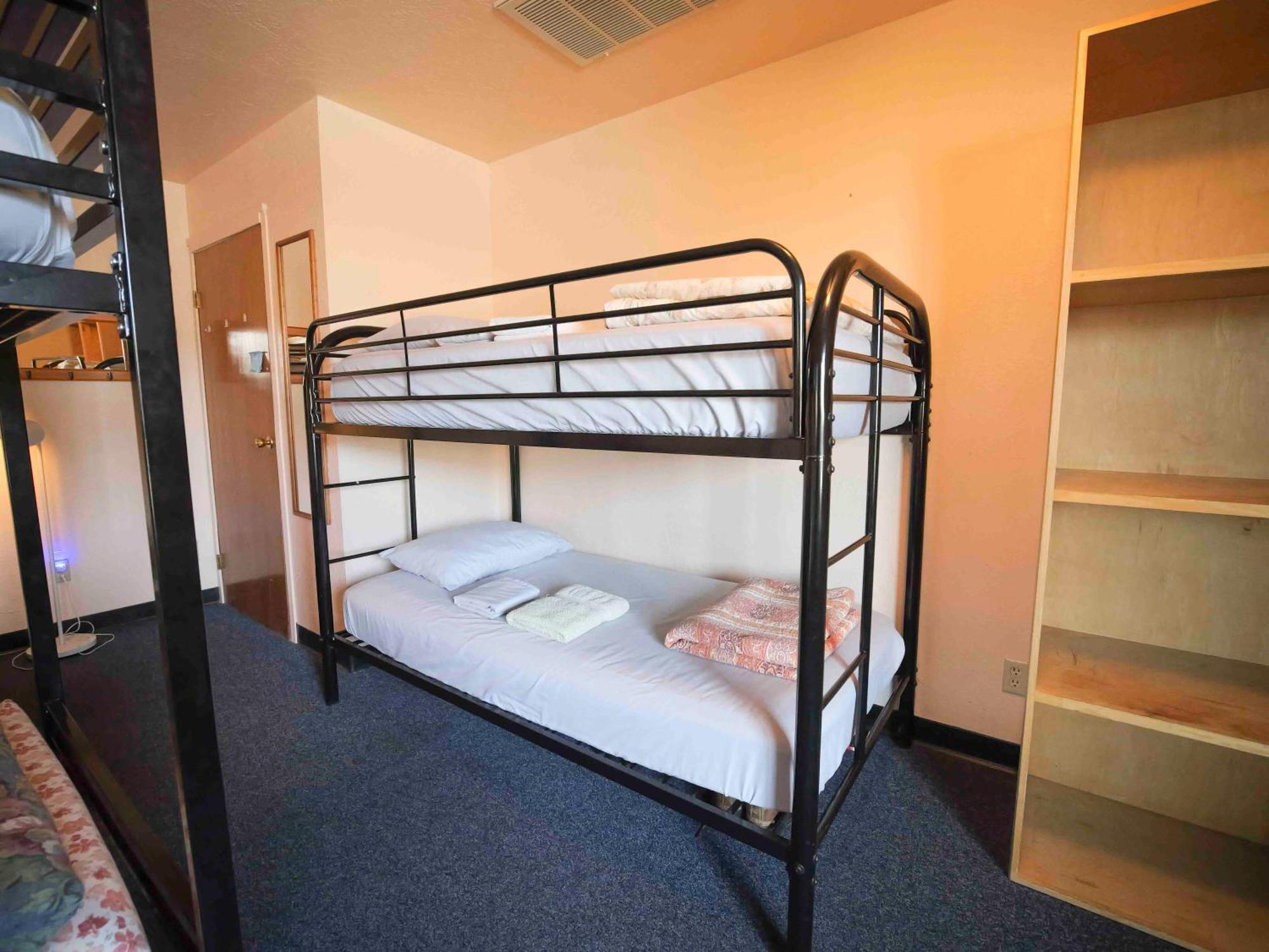 Ashland Commons Hostel Bagian luar foto