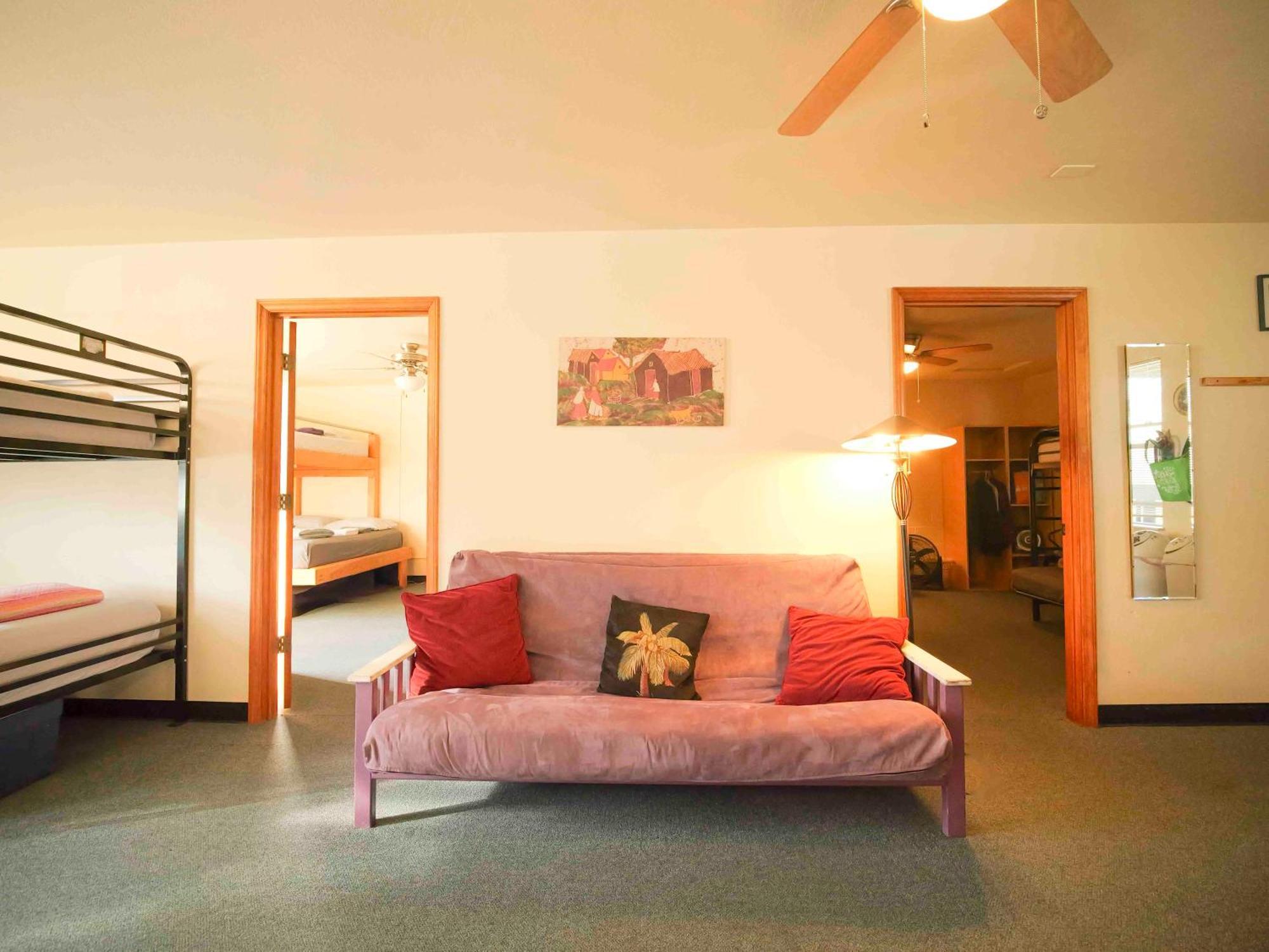 Ashland Commons Hostel Bagian luar foto