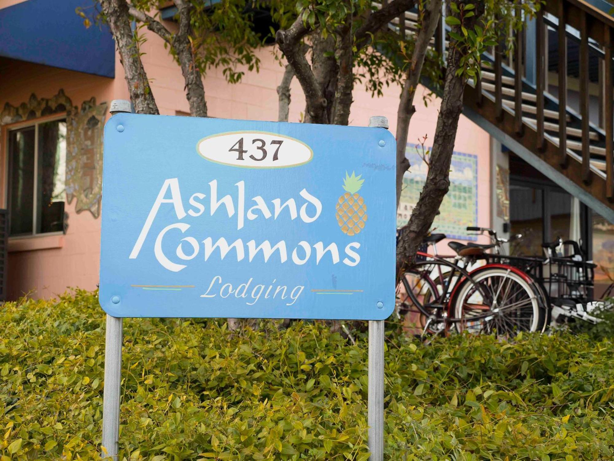 Ashland Commons Hostel Bagian luar foto