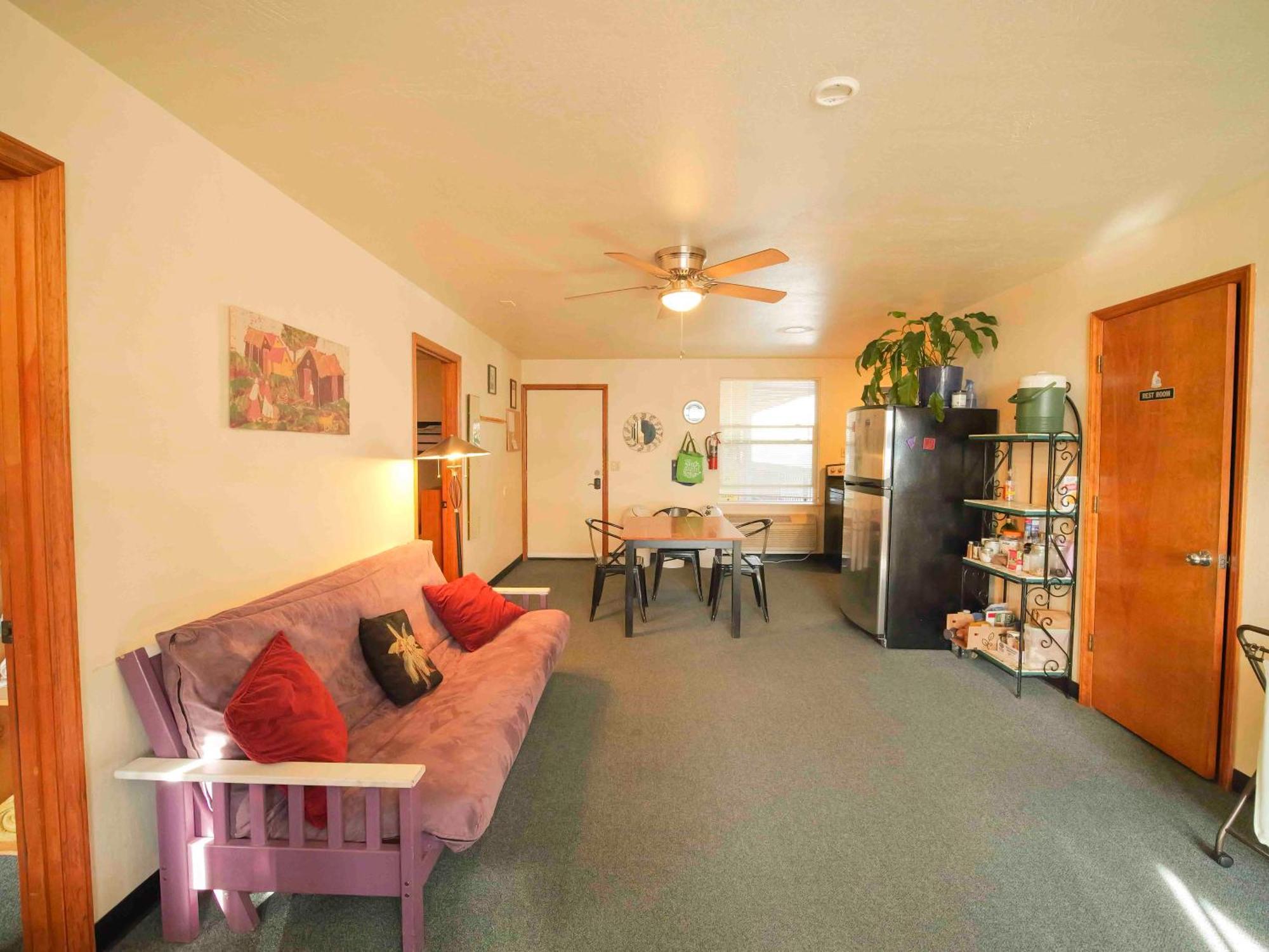 Ashland Commons Hostel Bagian luar foto