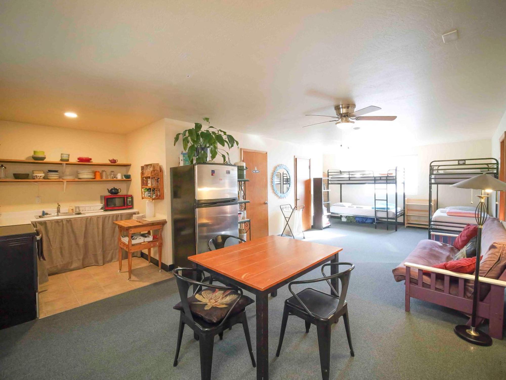 Ashland Commons Hostel Bagian luar foto