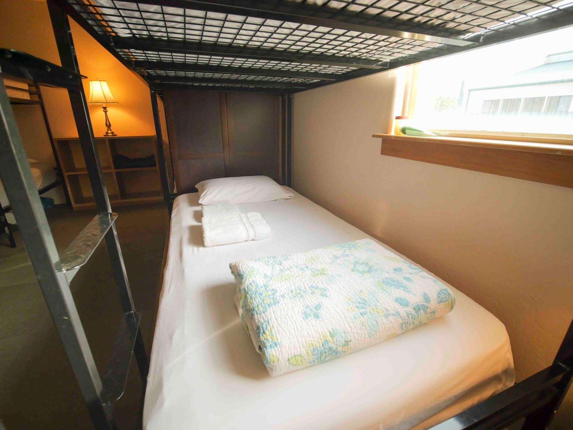 Ashland Commons Hostel Bagian luar foto