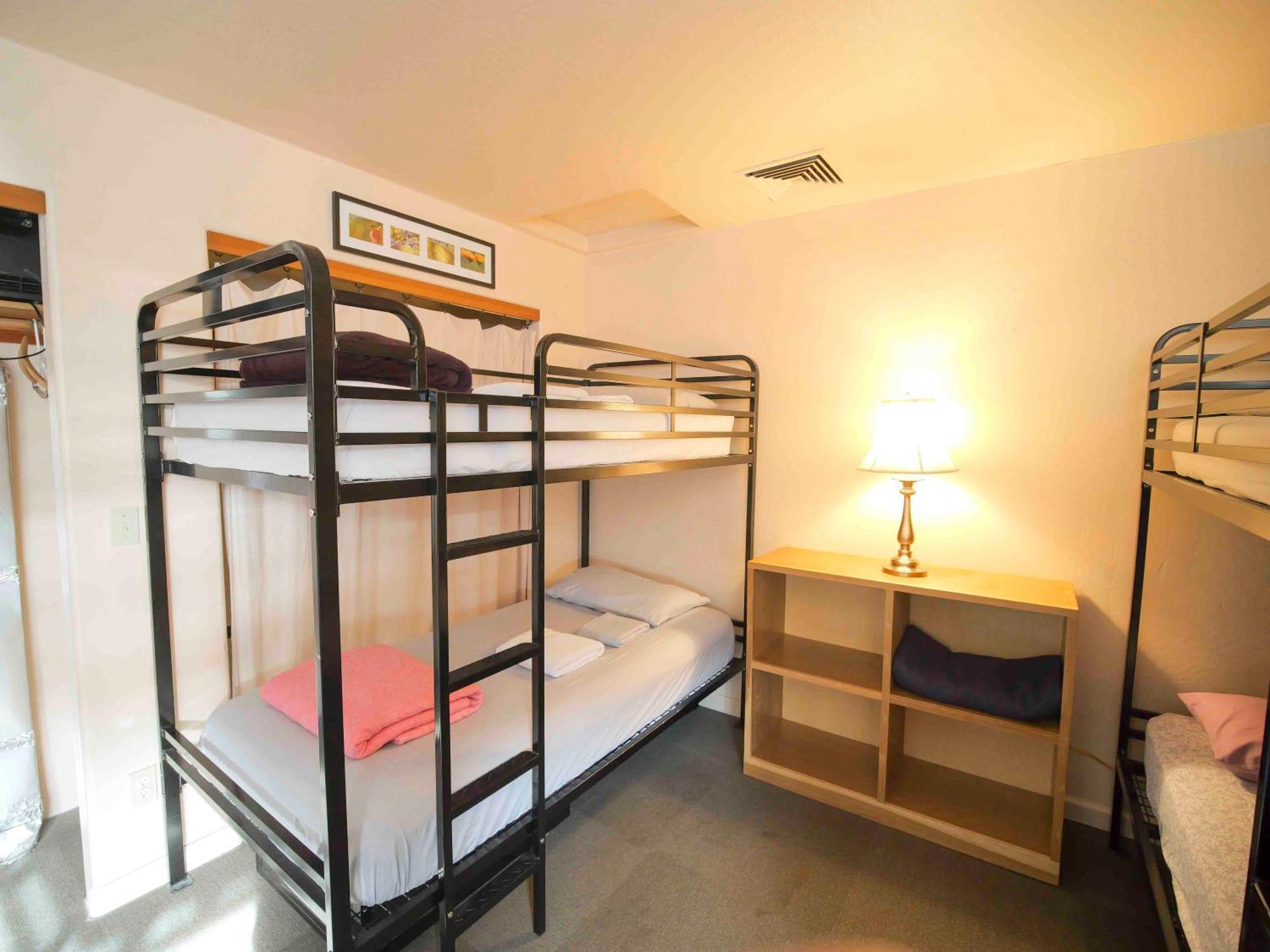 Ashland Commons Hostel Bagian luar foto